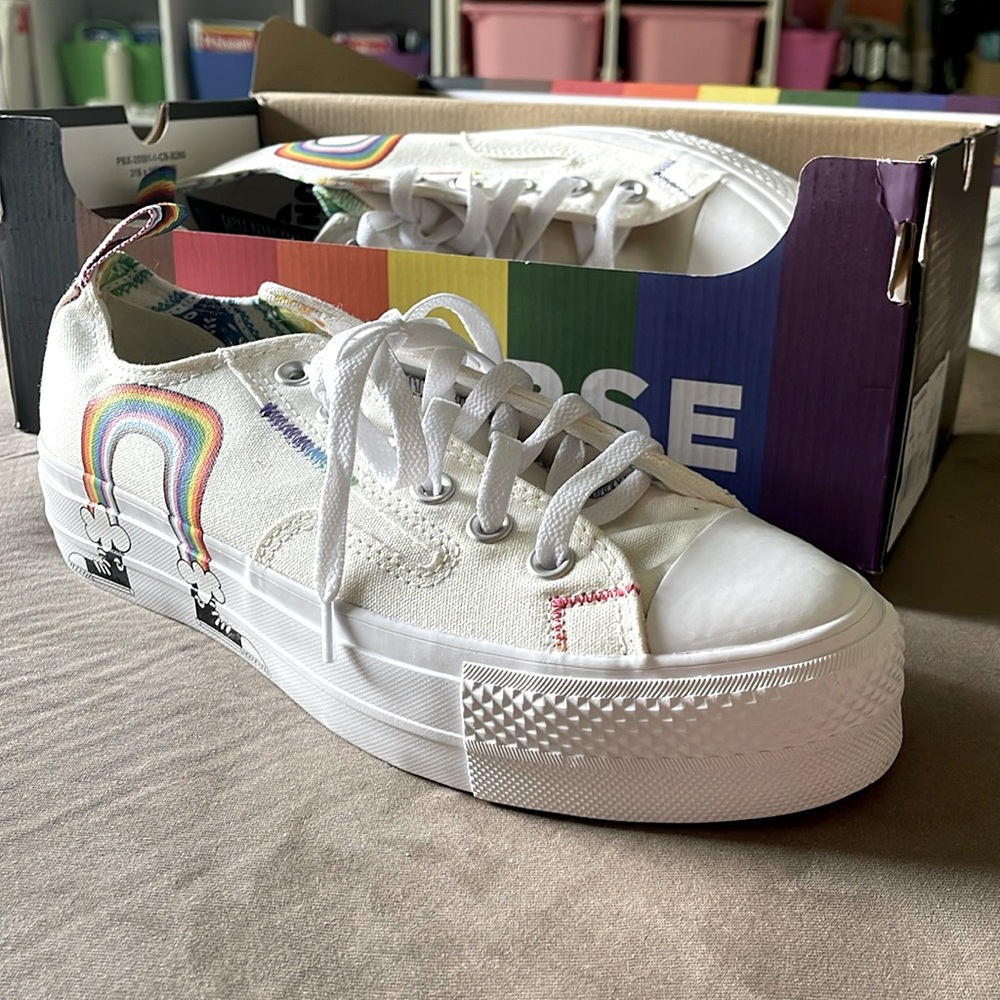 Converse rainbow tennis shoes brand new in box